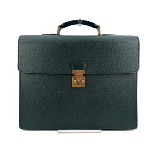 Louis vuitton taiga moskova - louis,